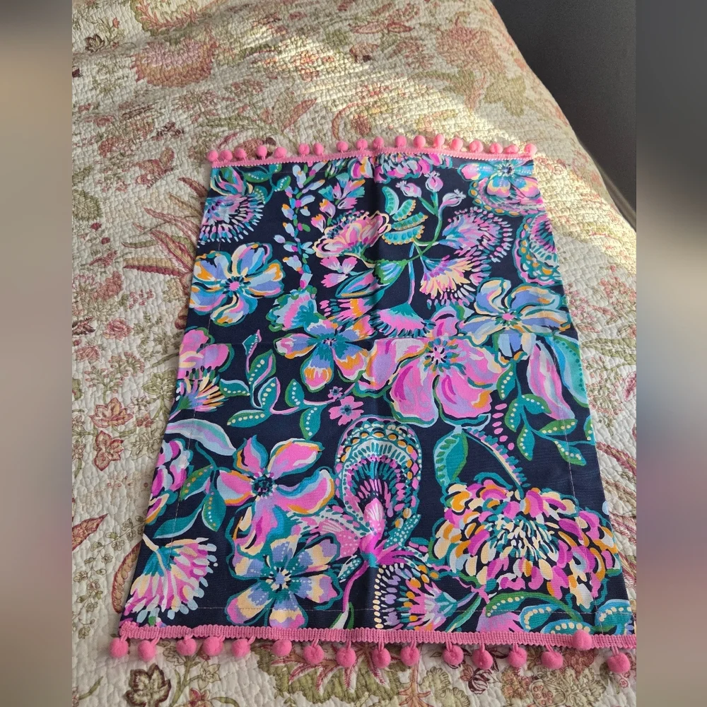 Lilly Pullitzer Guest Towel She's Got Sol